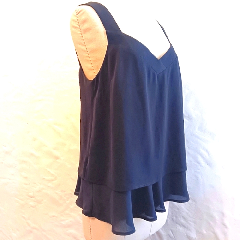 Banana Republic sheer, tiered sleeveless flowy tank top. Medium.